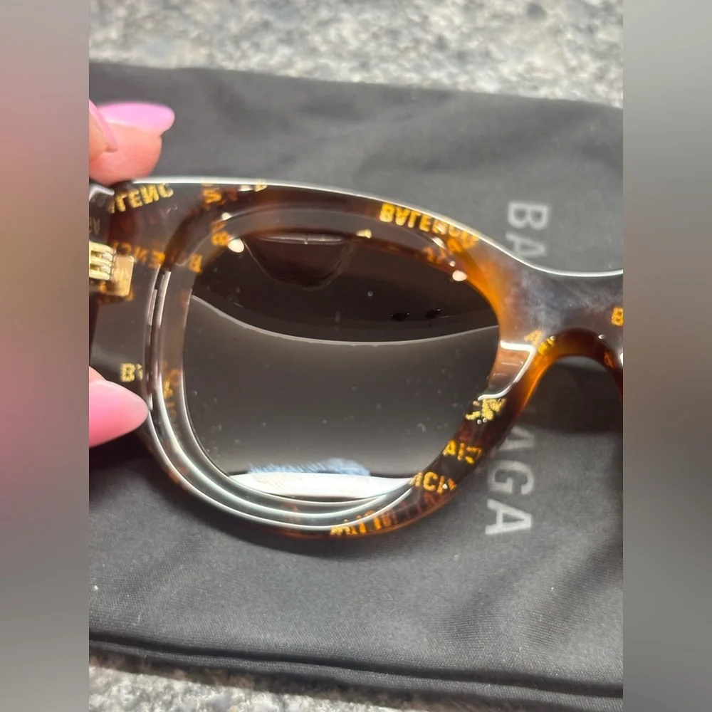 New Balenciaga Tortoise BB0070S Logo Cat Eye Sunglasses Havana Havana Brown